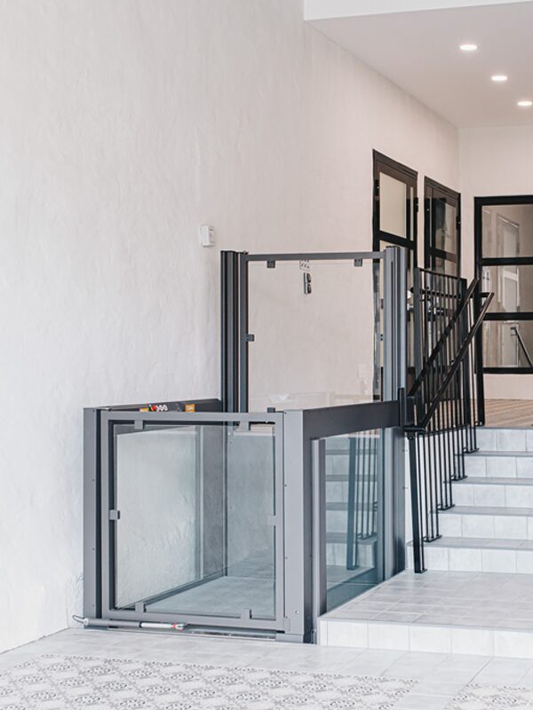 hubbuehnen-easylift Hubbühne EasyLift integriert in modernen Neubau