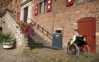 Plattform-Treppenlift perfekt für Rollstuhlfahrer
