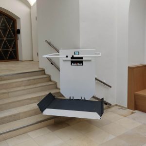 plattformtreppenlifter-glt Offener Plattformtreppenlifter GLT mit seitlicher Auffahrt